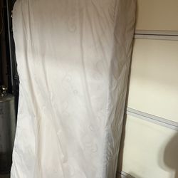 Free Mattress And Box Springs