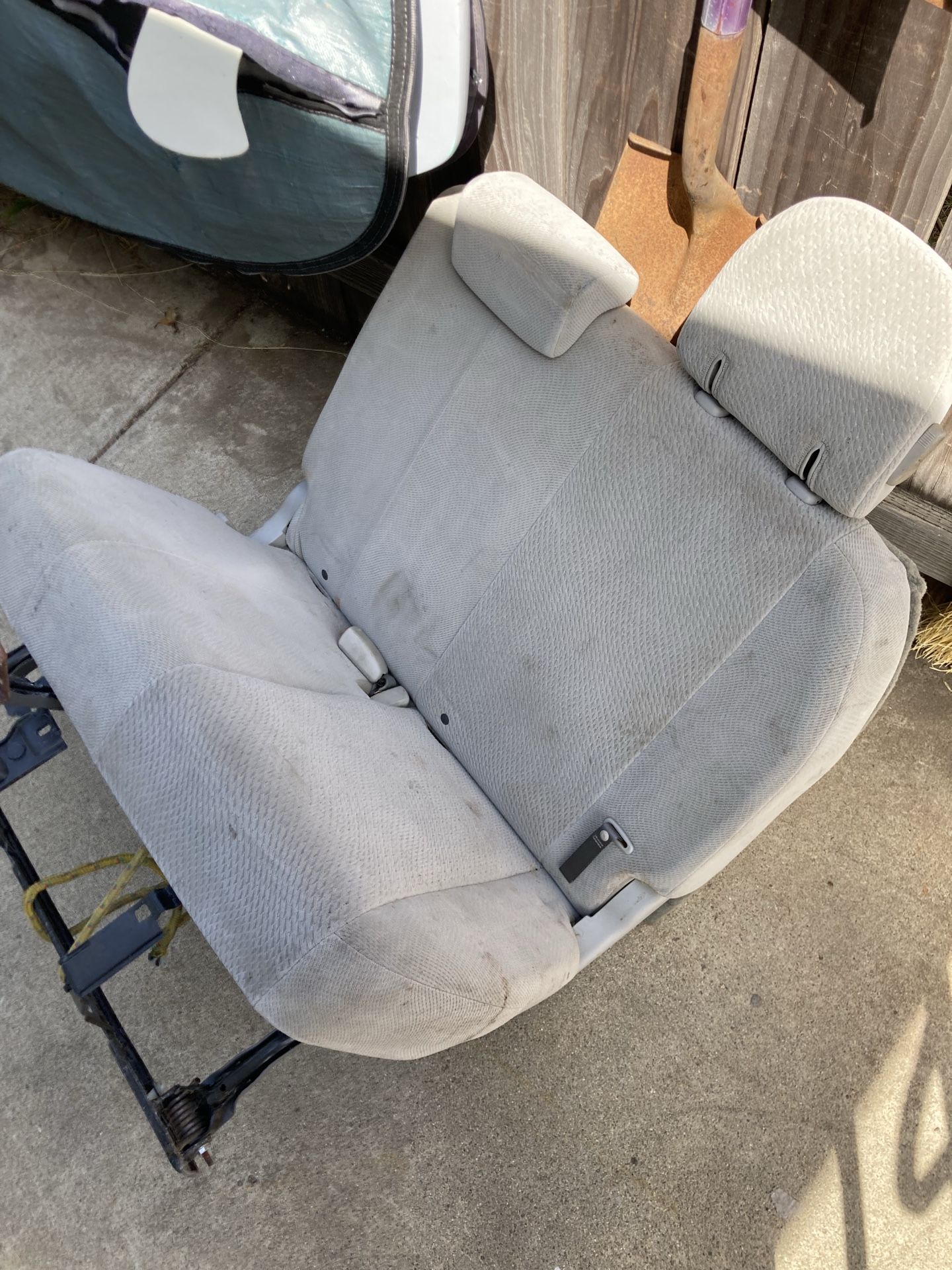 Toyota sienna third row rear seat, driver side 2011