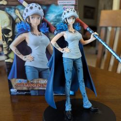 One Piece - female Trafalgar Law figure