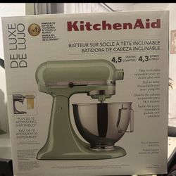 KitchenAid Deluxe Tilt-Head Stand Mixer (pistachio)