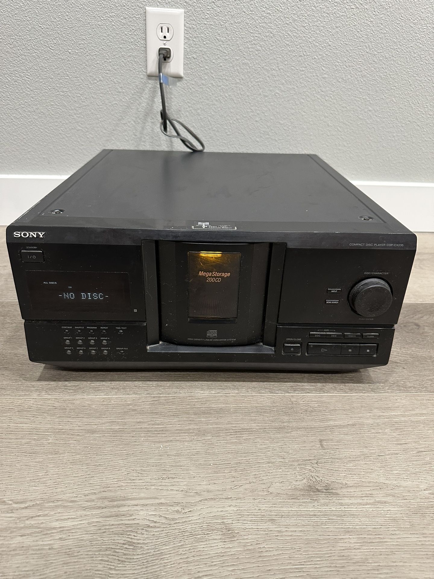 Sony CDP-CX235 200-Disc CD Changer MegaStorage Carousel Player Tested Works