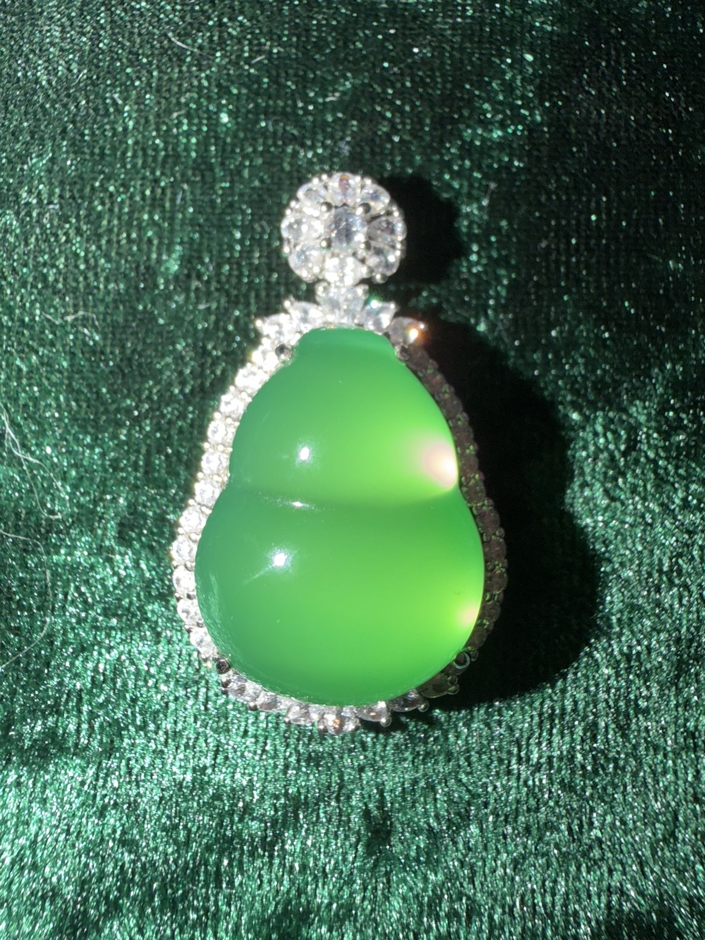 Green Chalcedony Gourd Pendant
