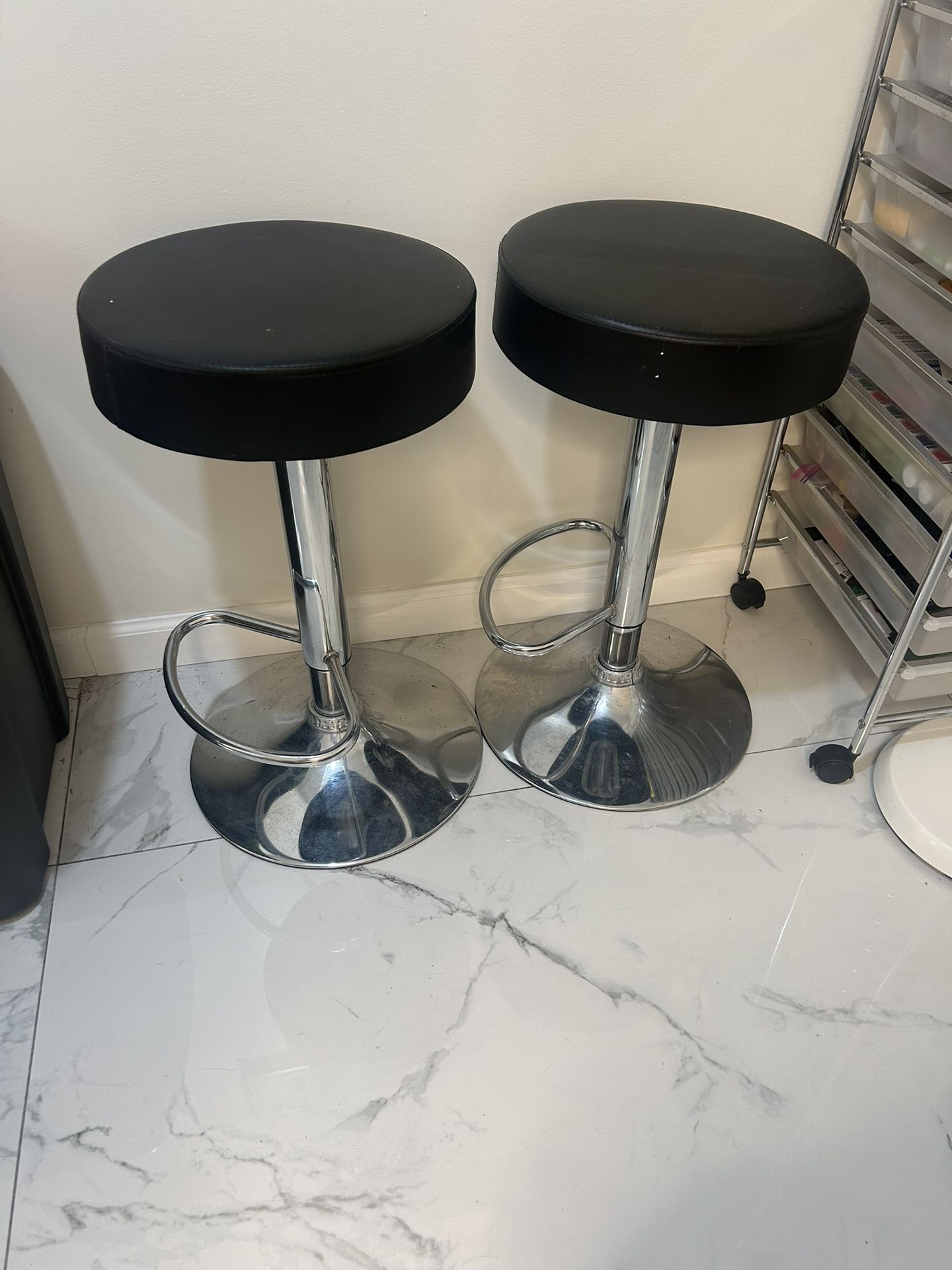 Adjustable Height Bar Stool Set 