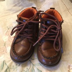 Oshkosh B’gosh Brown Boys Shoes Size 5 US