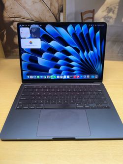 MacBook Air M2 Chip 13” 512GB SSD Midnight