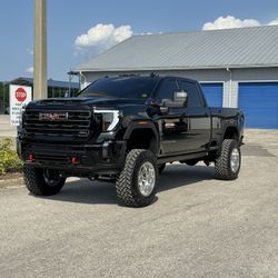 2024 GMC AT4 - 8 INCH LIFT DIESEL