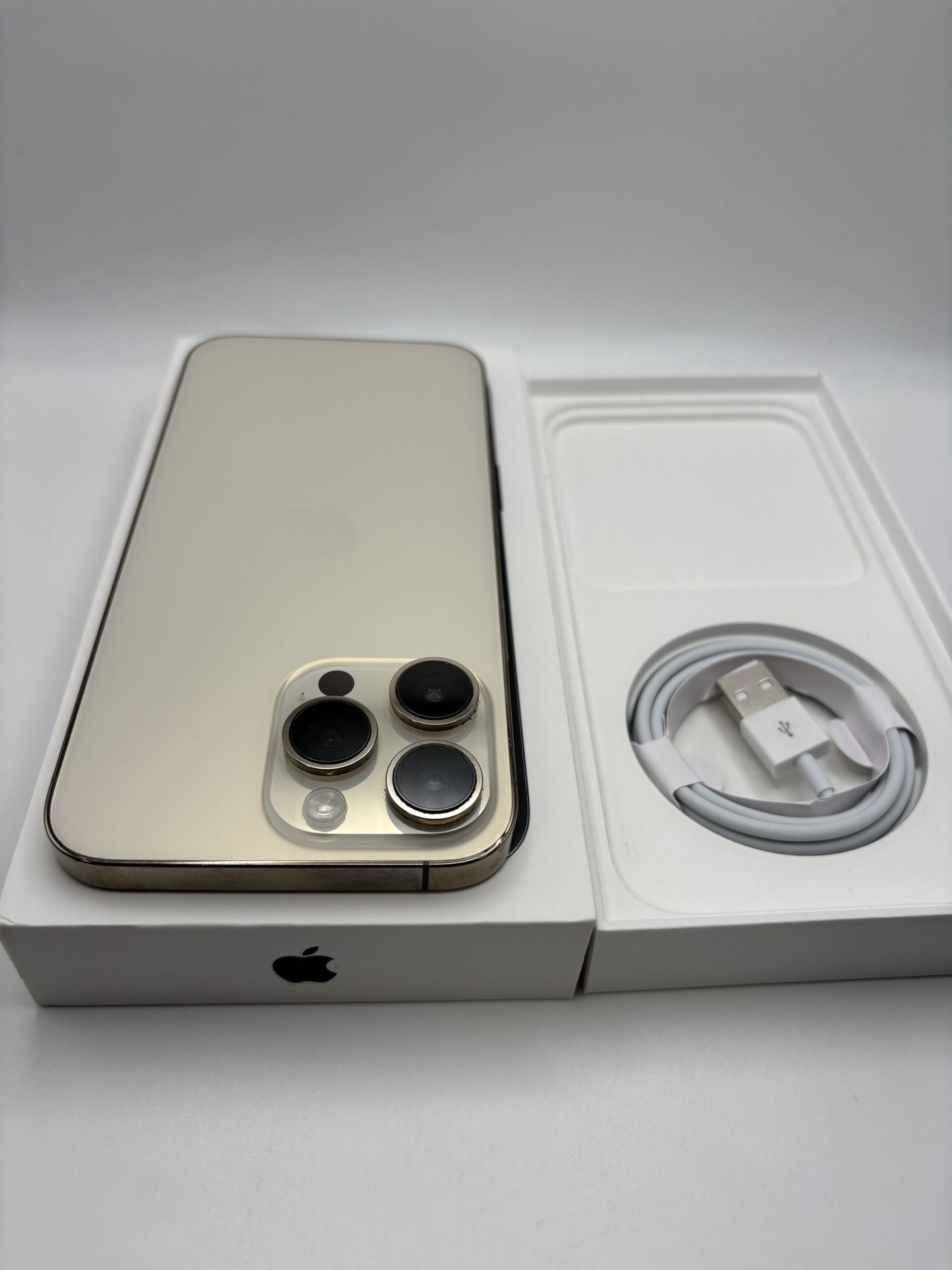 Gold iPhone 14 Pro Max 256gb unlocked for any carrier battery health 78% 48mp camera all original looks brand new ++++++Spanish++++ iPhone 14 Pro Max