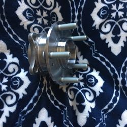 Five Hyundai Santa Fe Hub Assembly