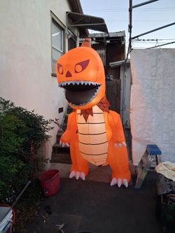 REDUCED costway inflatable dragon