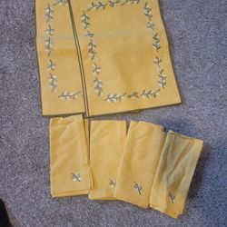 4 Place Mats 4 Napkins Crate N Barrel