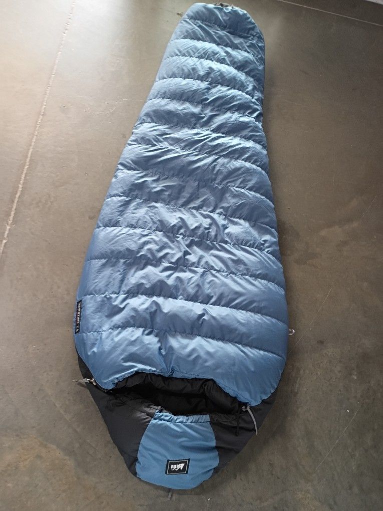 REI CO-OP Magma 10 Degrees Men's Regular Goose Down Mummy Sleeping Bag Camping