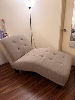 Large Chaise Lounge Chair: Comfy & Elegant