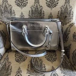 BRAND NEW METALLIC MICHAEL KORS PURSE