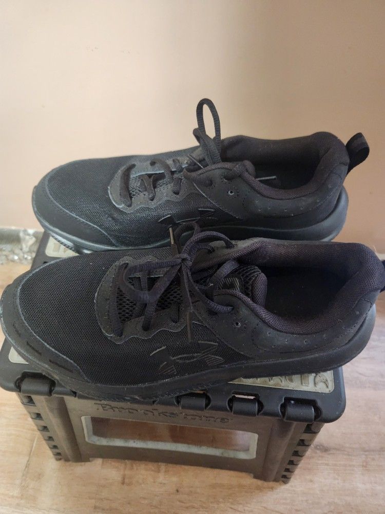 Under Armor Charged Shoes Men
