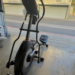 Schwinn 430 Elliptical 