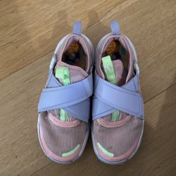 Girl Nike Shoes Size 1y 