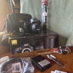 Nikon D5600 w/ 18 - 55mm Lens