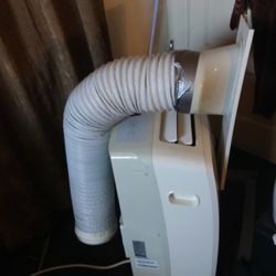 LG Portable Air Conditioner Model: LP1017WSR  10,200 Btu/h Cold Air