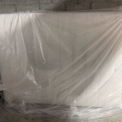 Like New Queen Mattress