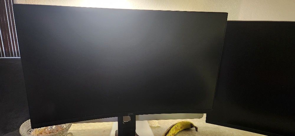 27in 1440p Curved Gaming Mointer (Onn) 165hz