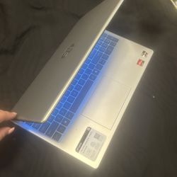 HP Ryzen 5 15.6-inch Windows 11 laptop - TOUCHSCREEN