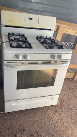 SE VENDE ESTUFA DE GAS BUTANO (jalan las 4 mechas y el horno) SE VENDE PORQUE SE REMODELO LA COCINA $140  TAMBIÉN TENGO UN REFRI EN VENTA  $200 📍Miss
