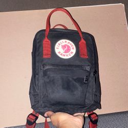 Fjallraven Kanken Small Backpack Black/Red