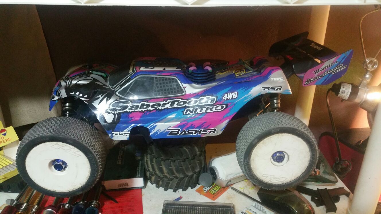 Basher Sabertooth nitro truggy rtr