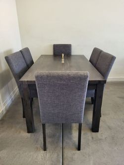 Table & 6 Chairs (Excellent Condition)