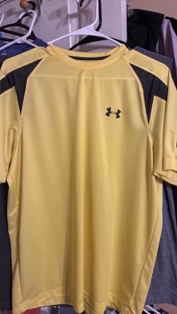 4 Men’s Medium Under Armor Tshirts