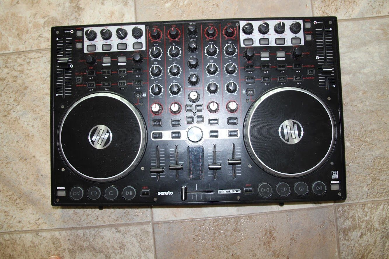 Terminal Mix 4 (Dj Controller) DJ equipment