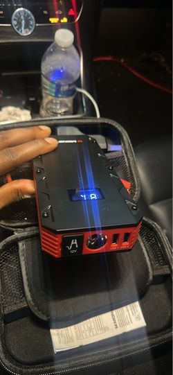 Portable car jump starter