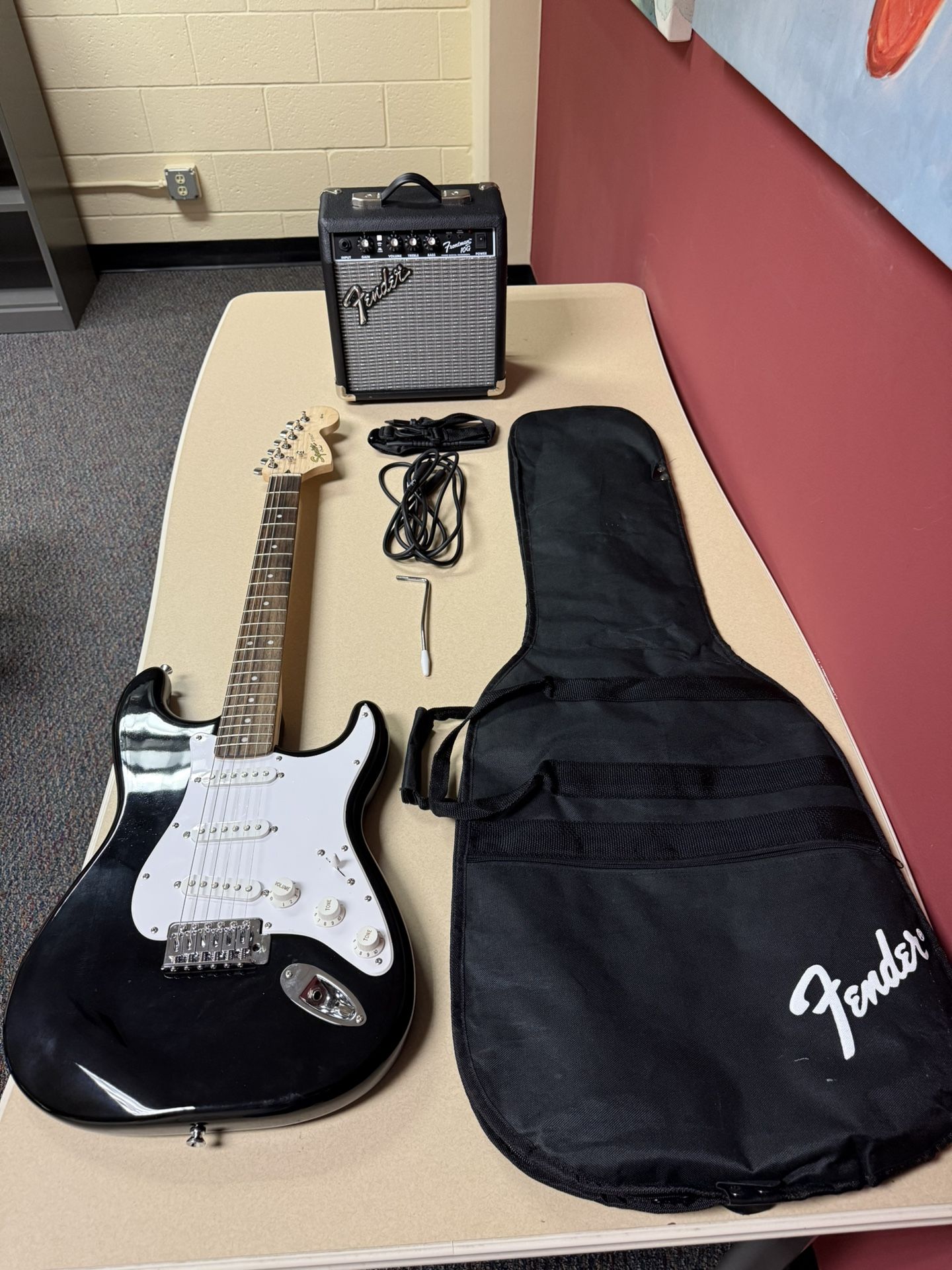 Squire Strat Affinity Series By Fender Guitar With Amp And Gig Case