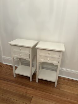end tables/ nightstands white (2)