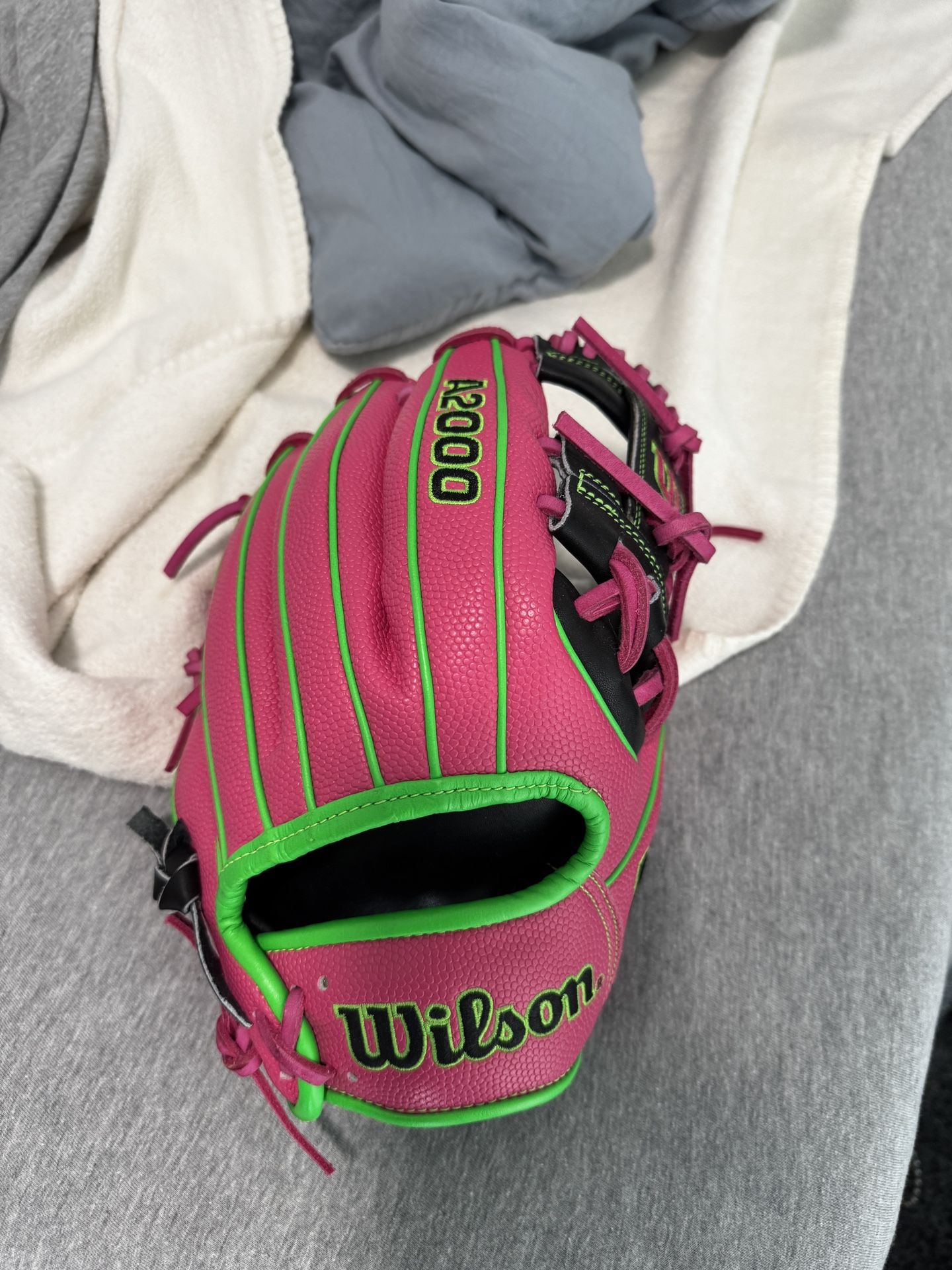 Wilson A2000 11.5” Practically new
