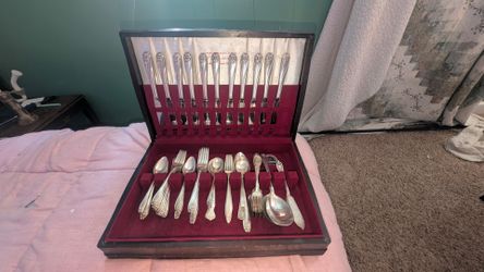 Set for 12 Rogers Bros Silver-Plated Flatware Set with Case