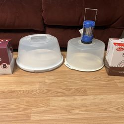 NEW HOUSEHOLD DEAL 🎂🥮.  COMPLETE FONDUE SET.  FONDUE DISHES.  2 LARGE LOCKING CAKE PLATES.  LED LANTERN.  BEST OFFER. (NOT FREE)🎄🎄
