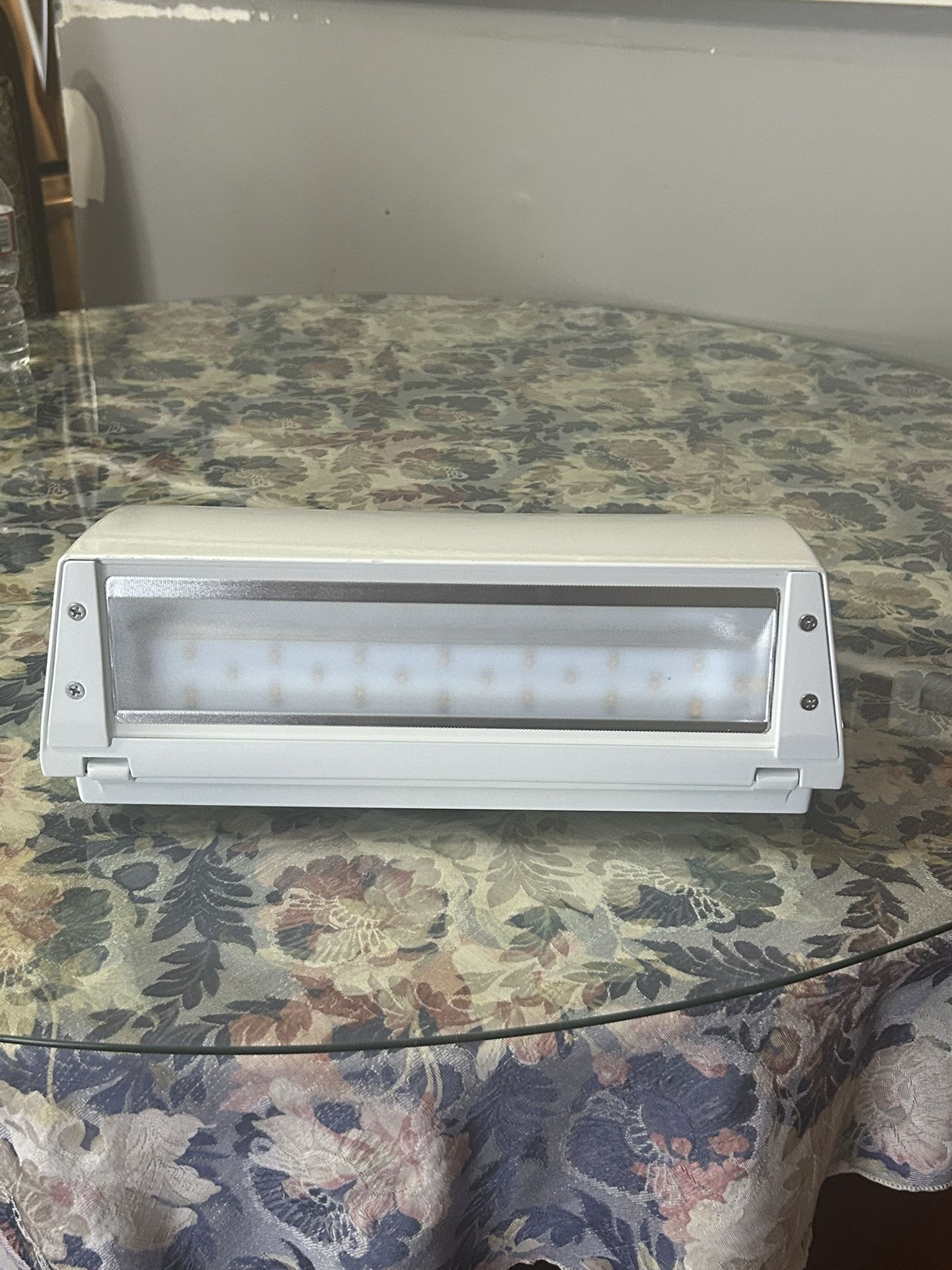 LED WallPack. Down light/security