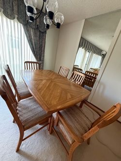 Beautiful 6-Piece Solid Wood Dining Table & Chair Set - Seats 6