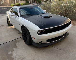 2017 Dodge Challenger 392 HEMI Scat Pack Shaker