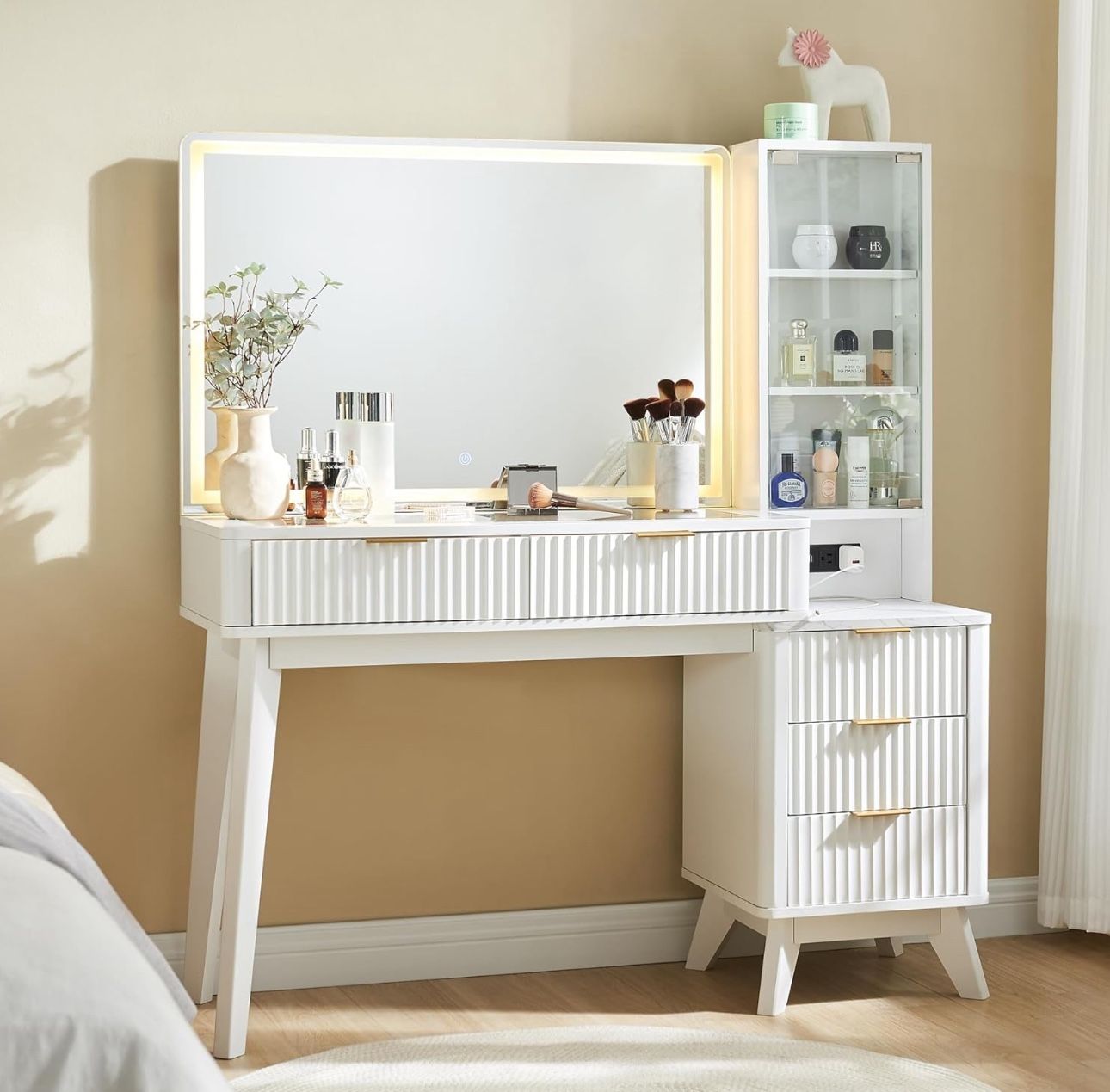 White Modern Makeup Vanity