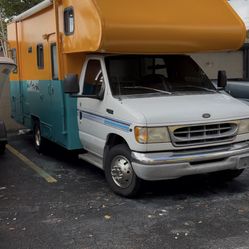 1999 Ford E350 Shasta Sprite Class C RV Camper