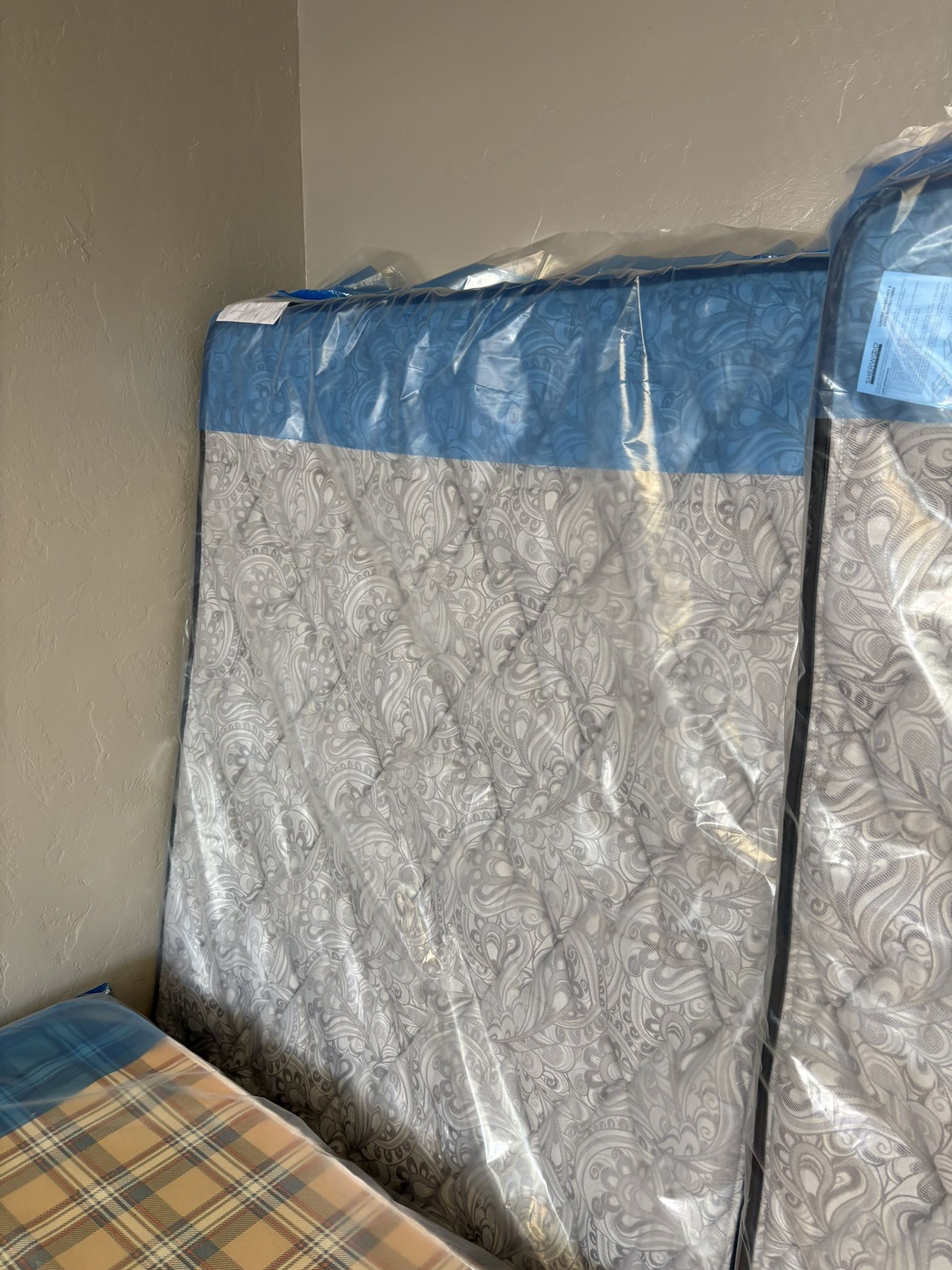 Brand new mattresses 30–70% off retail