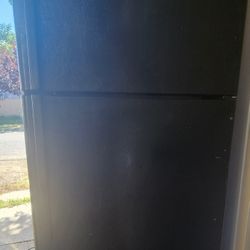 GE Refrigerator 