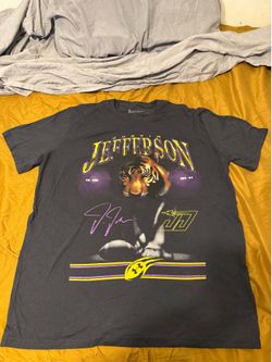 Graphic tee