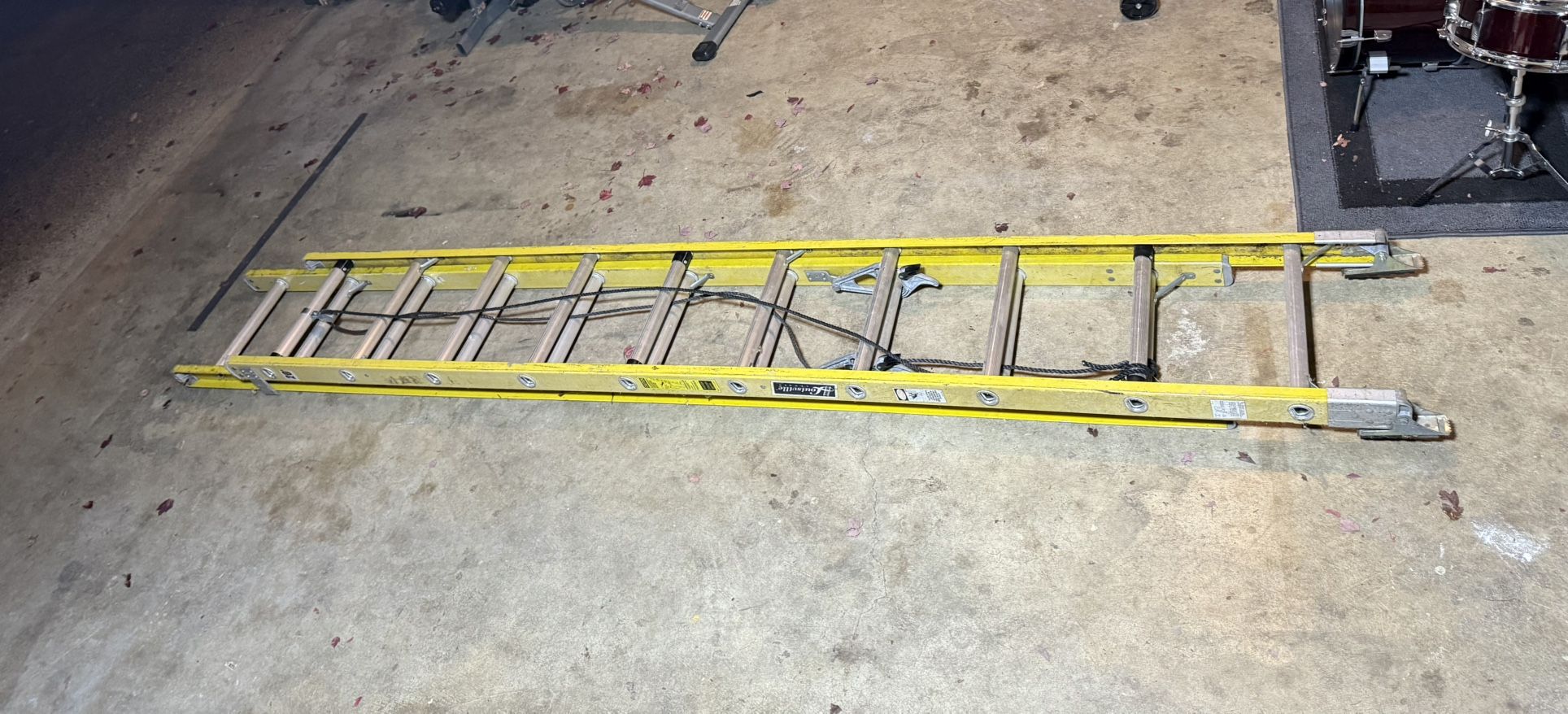 Louisville Fiberglass Ladder 250lbs Capacity 20’ Length