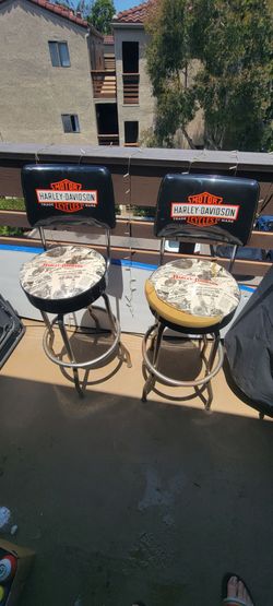 Vynil Harley Davidson bar stools. Needs work