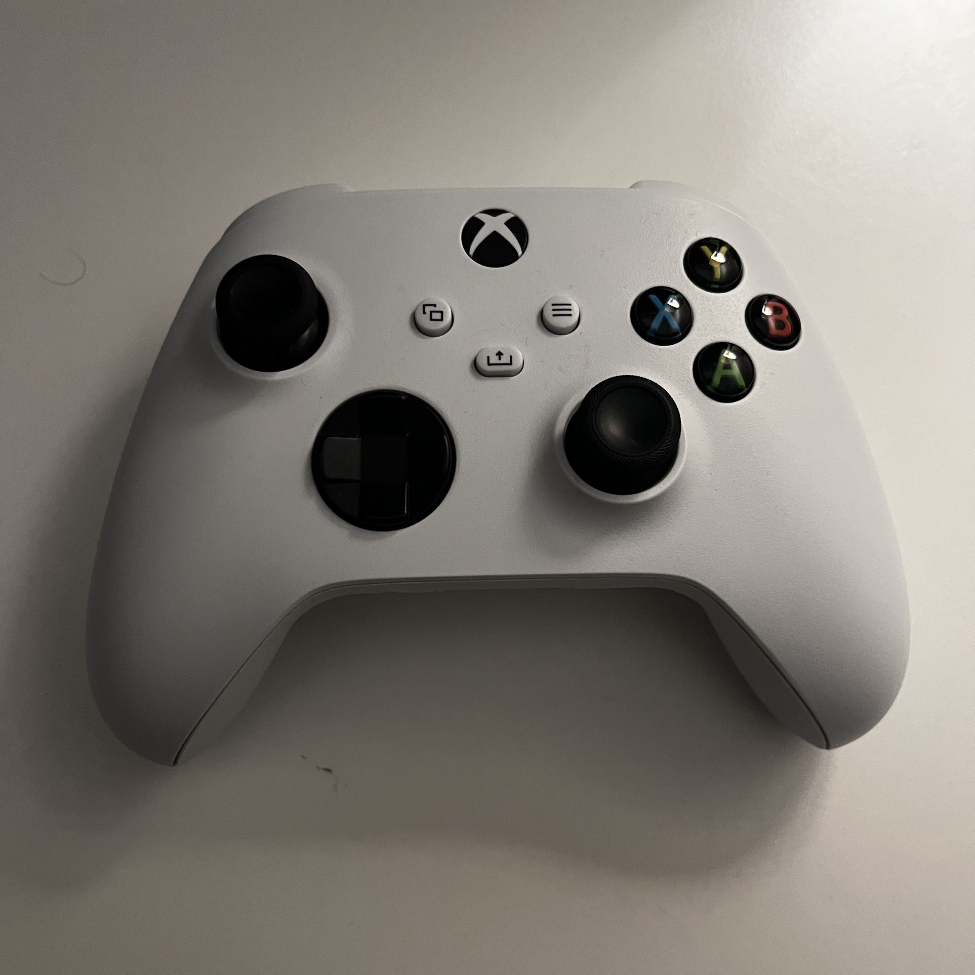 2 Controllers + Batteries And Charging Station