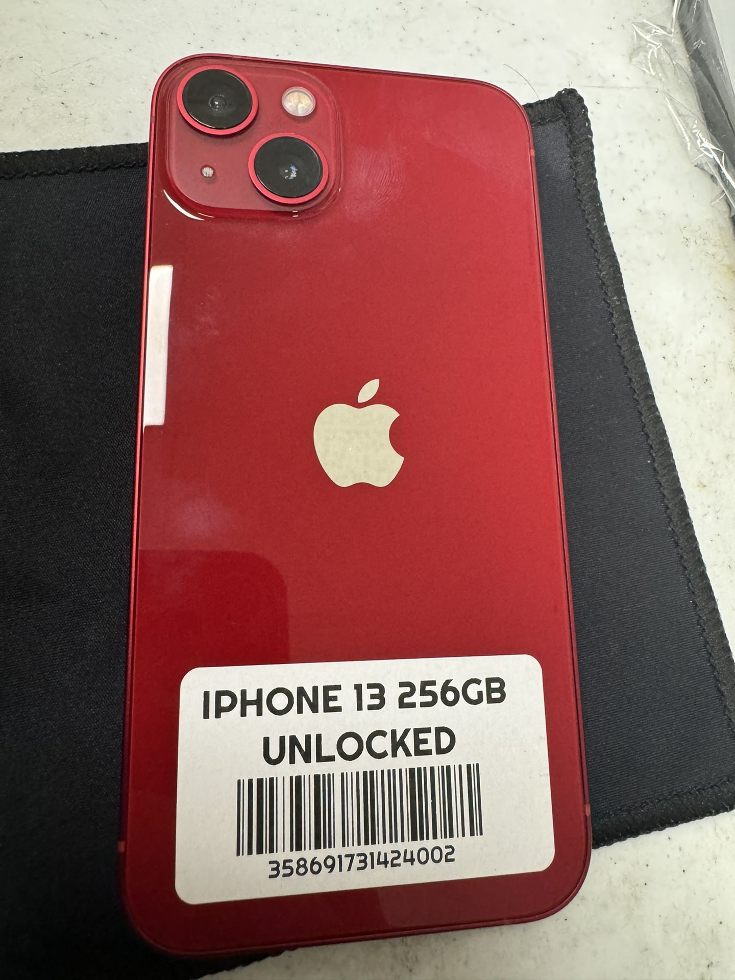 iPhone 13 256GB UNLOCKED
