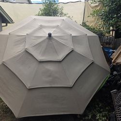 /Patio Umbrellas/Market Umbrellas
9 ft. 3-Tiers Outdoor Patio Market Umbrella with Crank, Tilt, Wind Vents for Garden Deck Backyard Pool Shade, Mushro